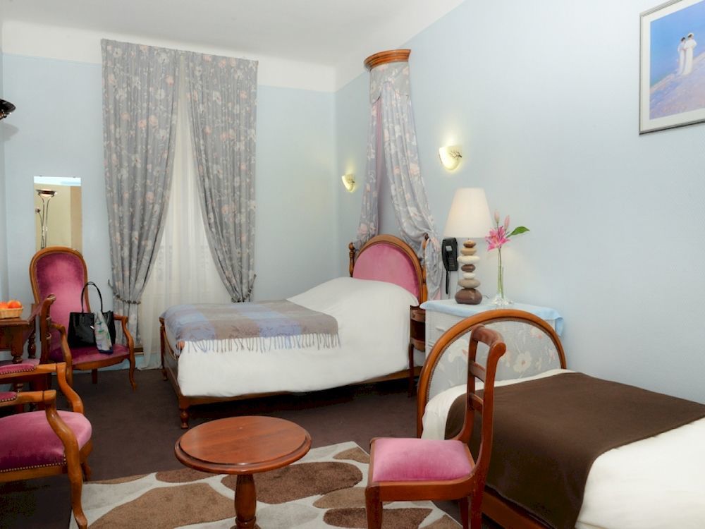 Logis Hotel Et Restaurant Du Dauphin Sées Εξωτερικό φωτογραφία