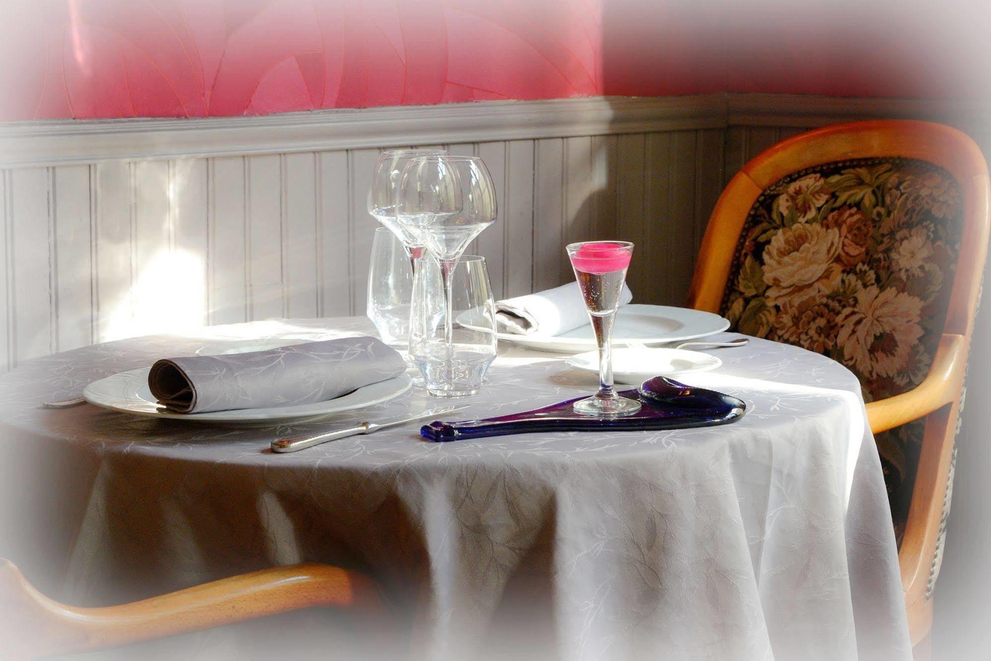 Logis Hotel Et Restaurant Du Dauphin Sées Εξωτερικό φωτογραφία