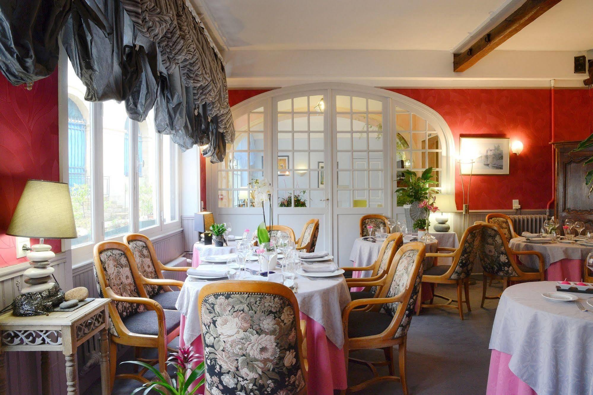 Logis Hotel Et Restaurant Du Dauphin Sées Εξωτερικό φωτογραφία