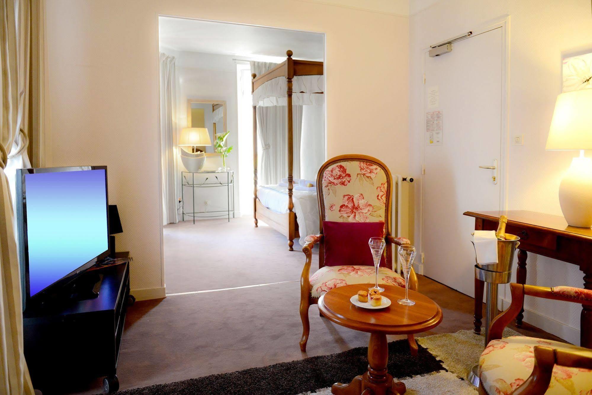 Logis Hotel Et Restaurant Du Dauphin Sées Εξωτερικό φωτογραφία