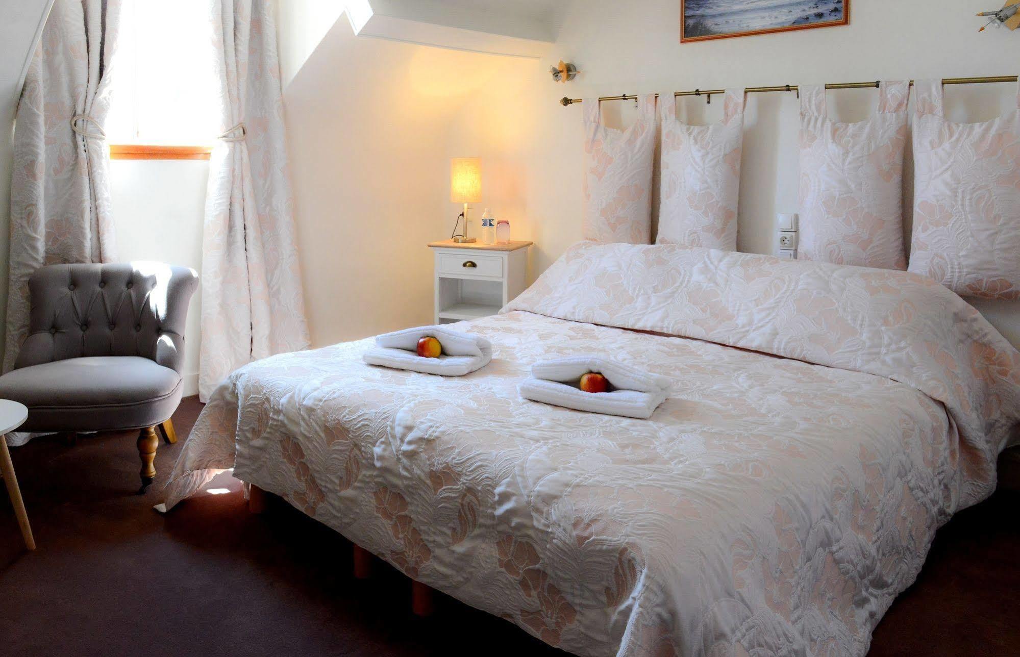 Logis Hotel Et Restaurant Du Dauphin Sées Εξωτερικό φωτογραφία